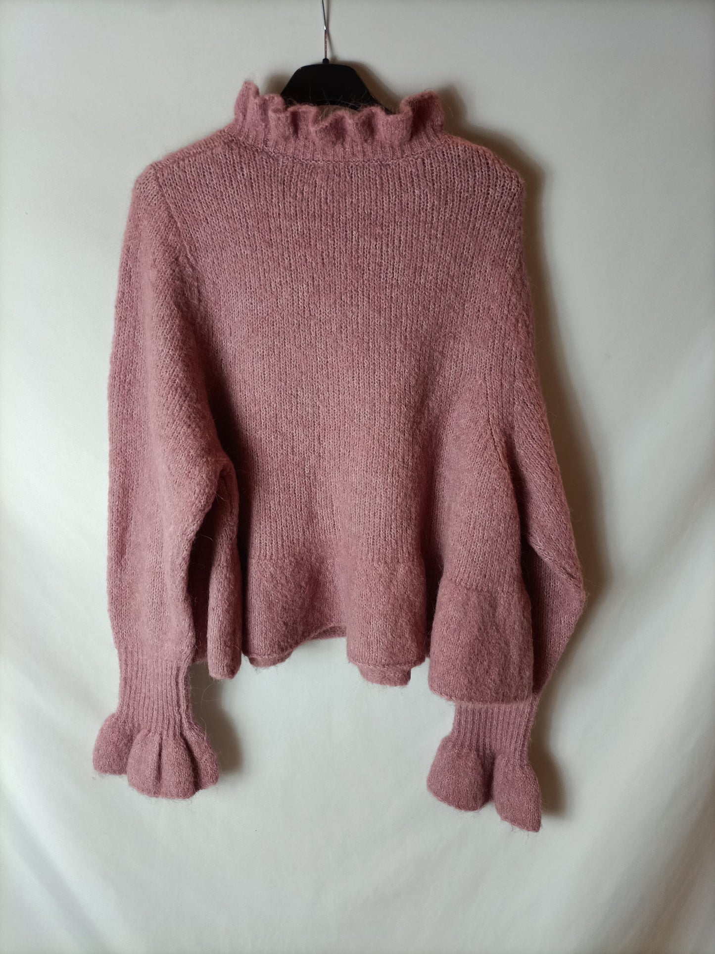 ZARA. Pink ruffled sweater Tm