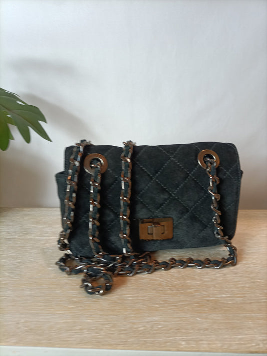 LURUEÑA. Black suede bag