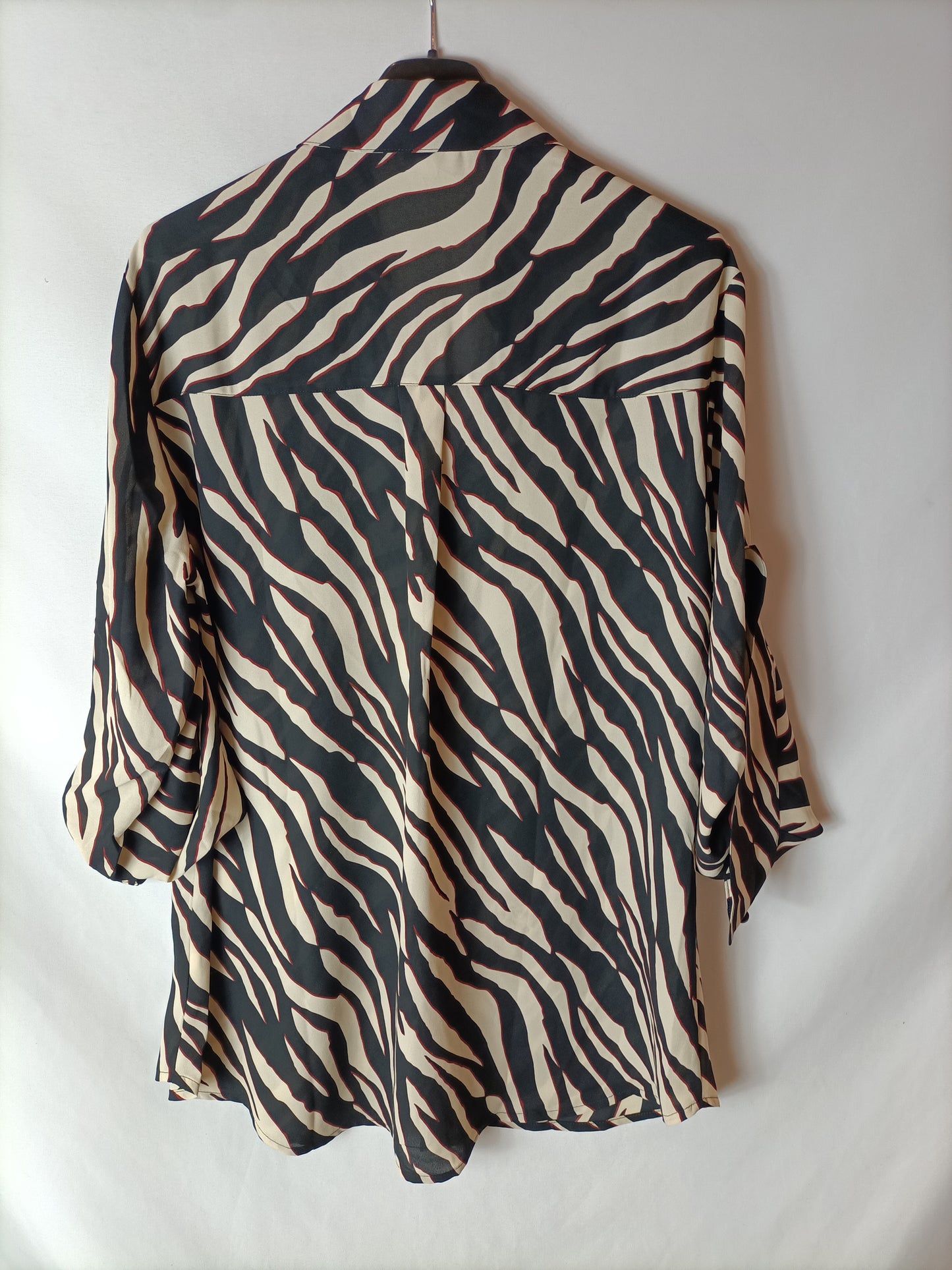 EXPRESS. Semi-sheer printed blouse. TM