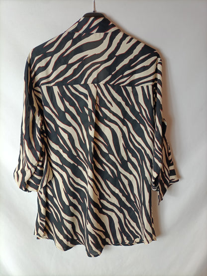 EXPRESS. Semi-sheer printed blouse. TM