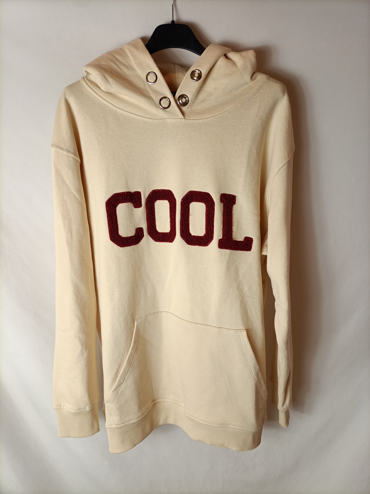 INDIRA. Beige hooded sweatshirt with letters. YOU