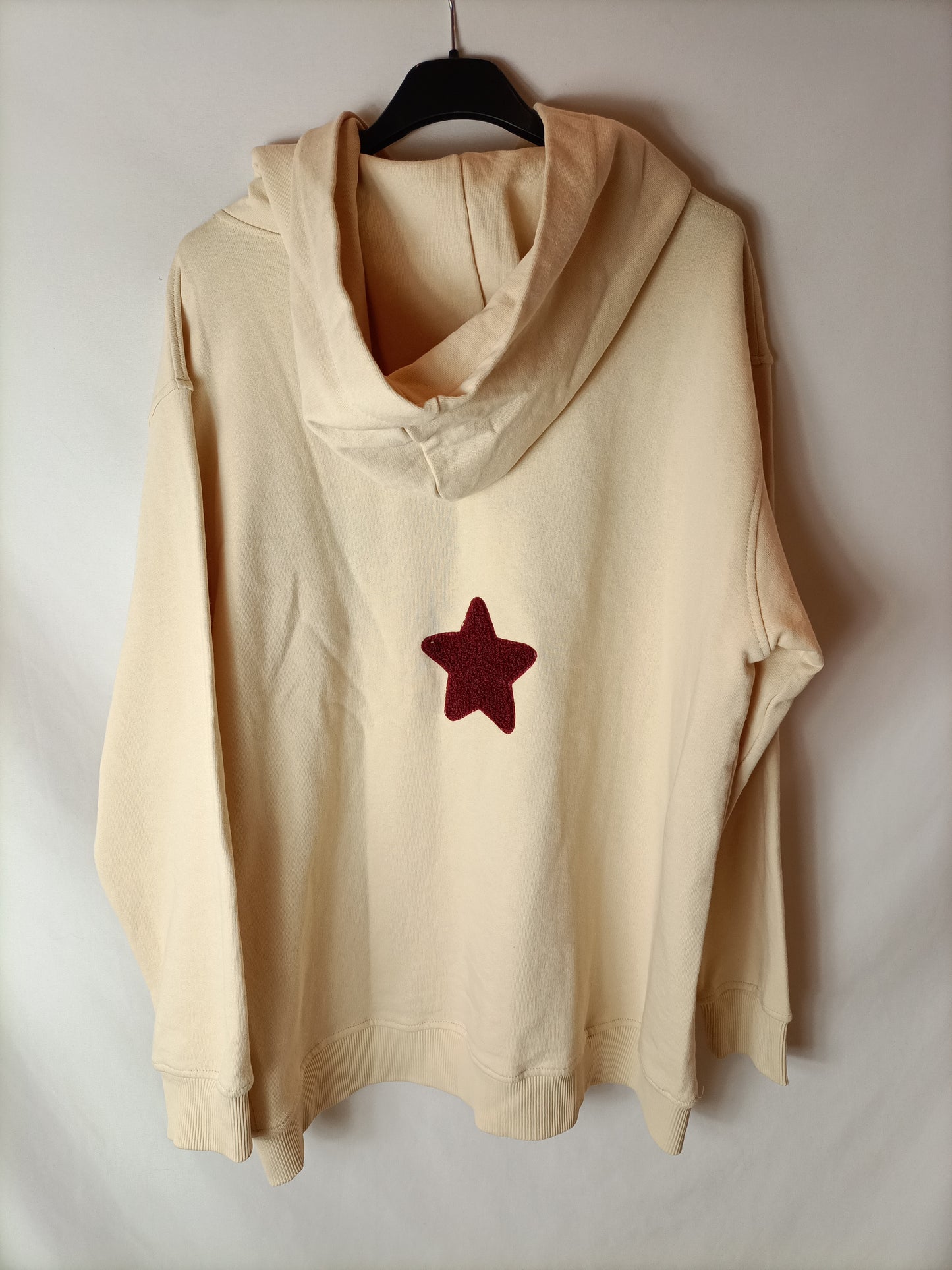 INDIRA. Beige hooded sweatshirt with letters. YOU