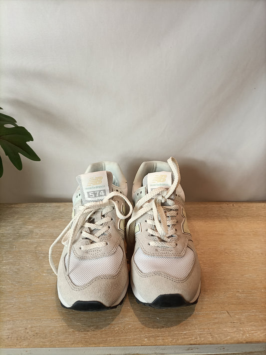NEW BALANCE. Beige sneakers, size 38