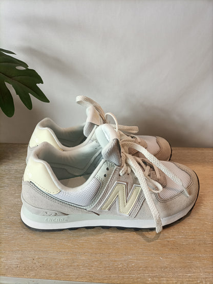 NEW BALANCE. Beige sneakers, size 38