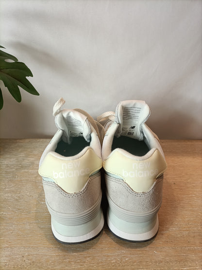 NEW BALANCE. Beige sneakers, size 38