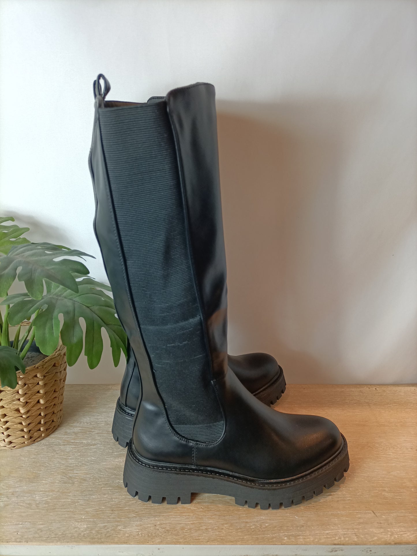 ROSE HILL. Botas negras altas T.38