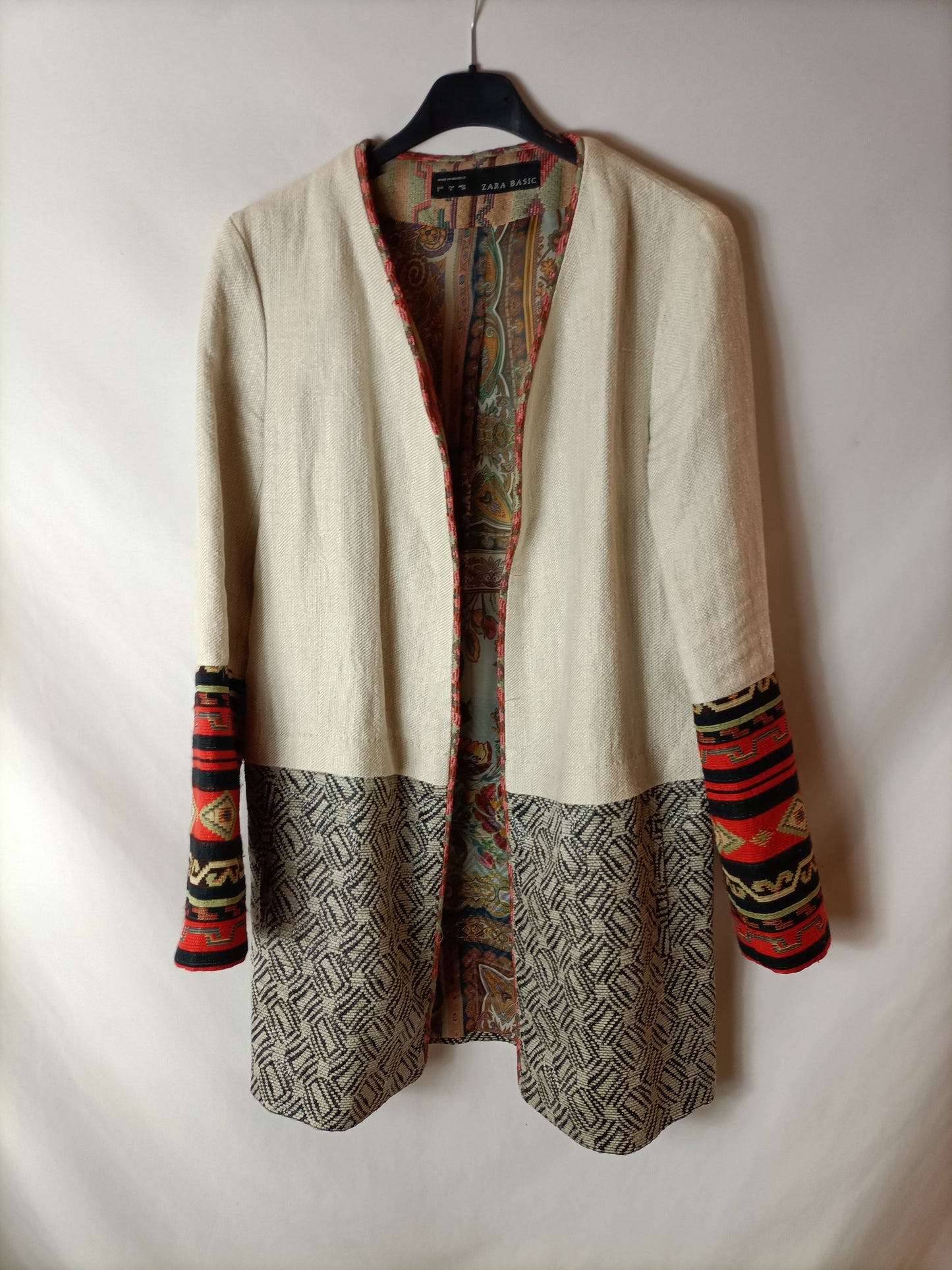 ZARA. Textured printed jacket. TS (tara)