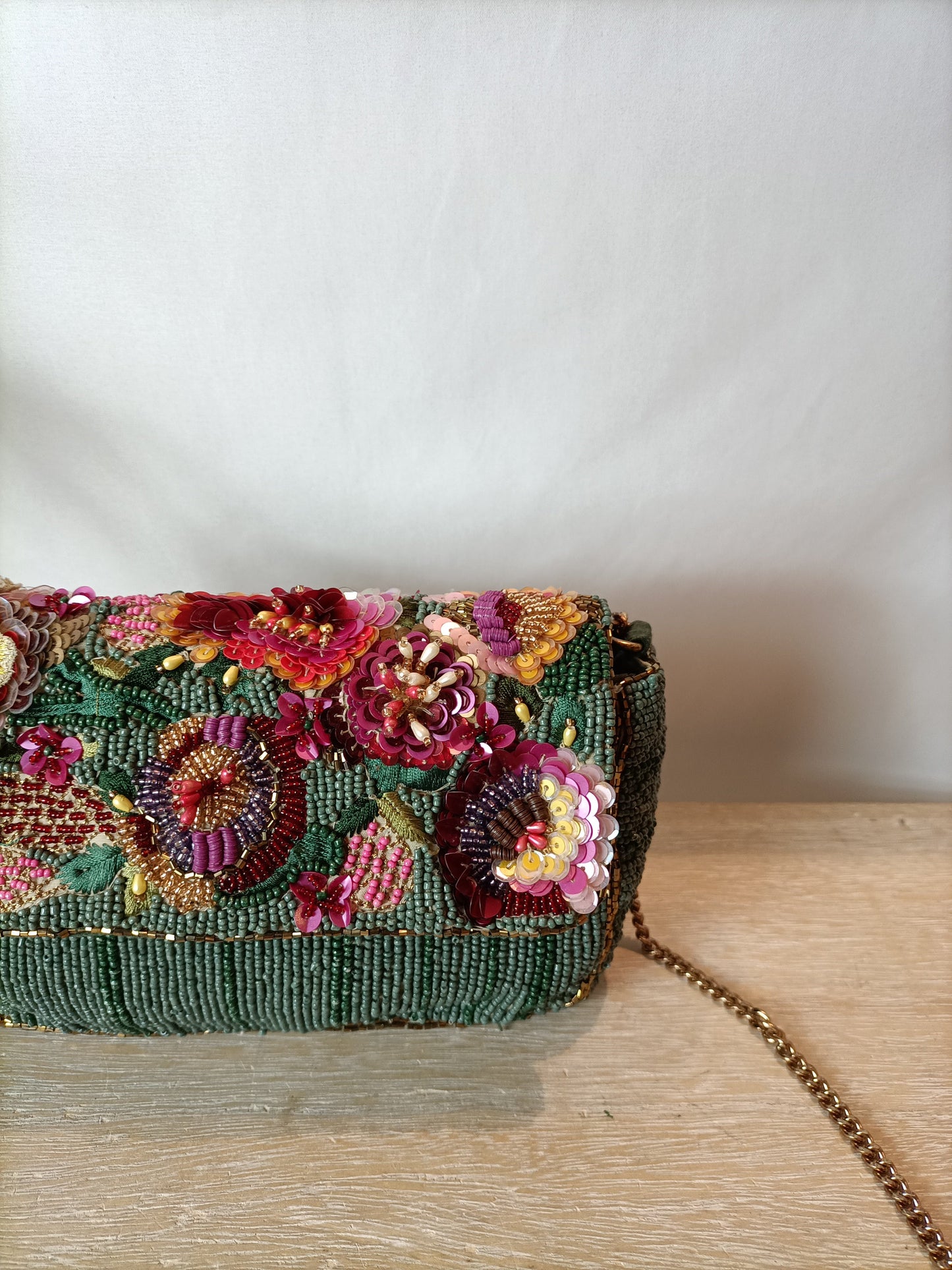 ZARA. Bolso abalorios cadena.