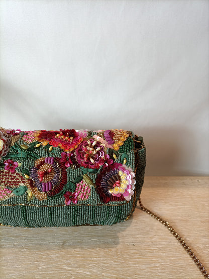 ZARA. Bolso abalorios cadena.