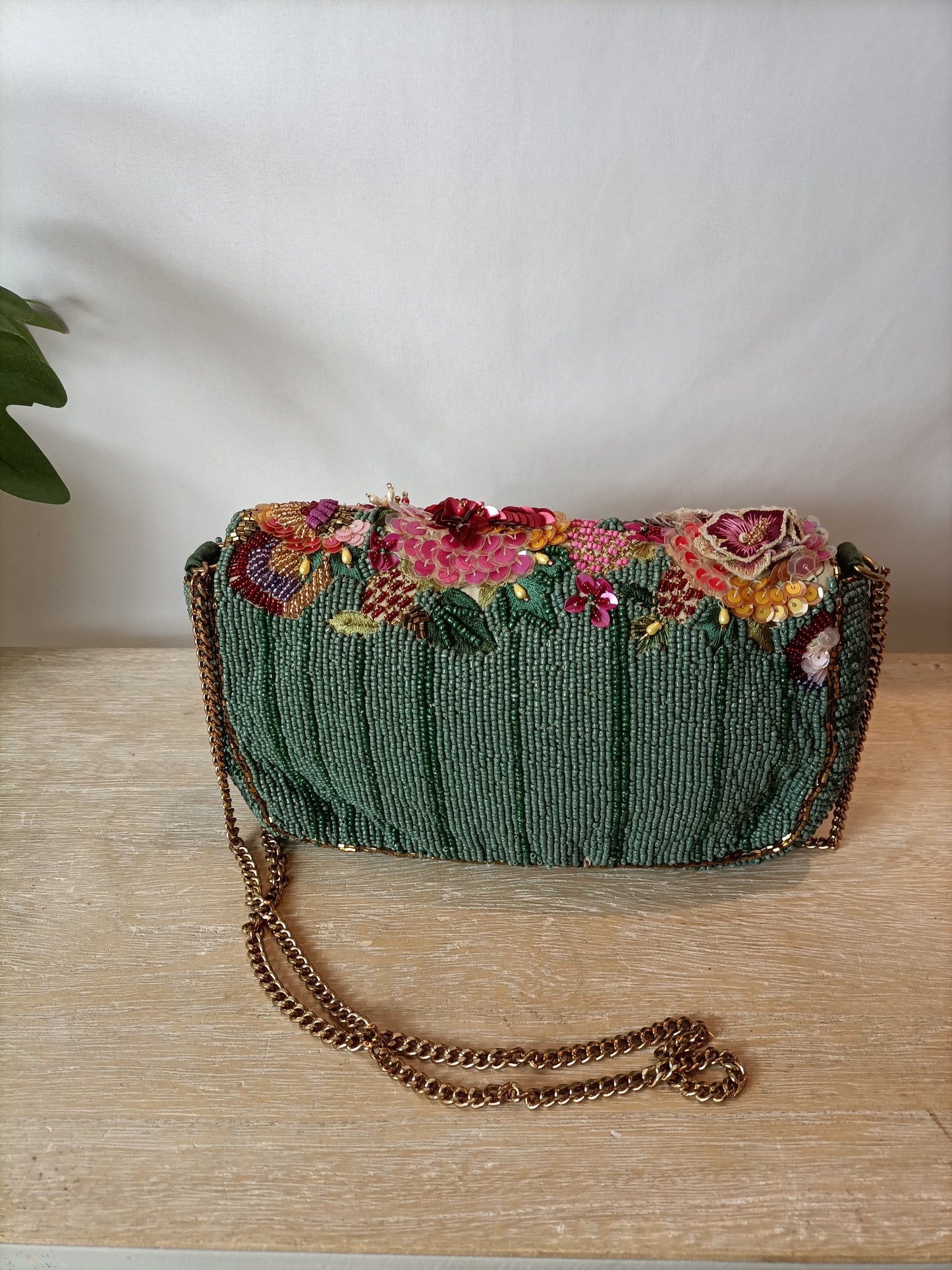 ZARA. Bolso abalorios cadena.