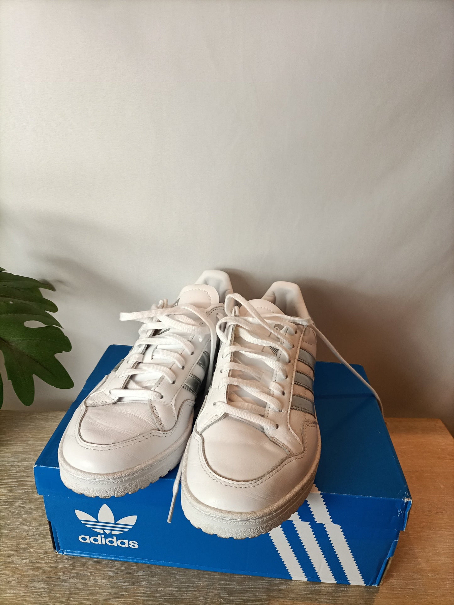 ADIDAS. Zapatillas blancas rayas plateadas. T 38