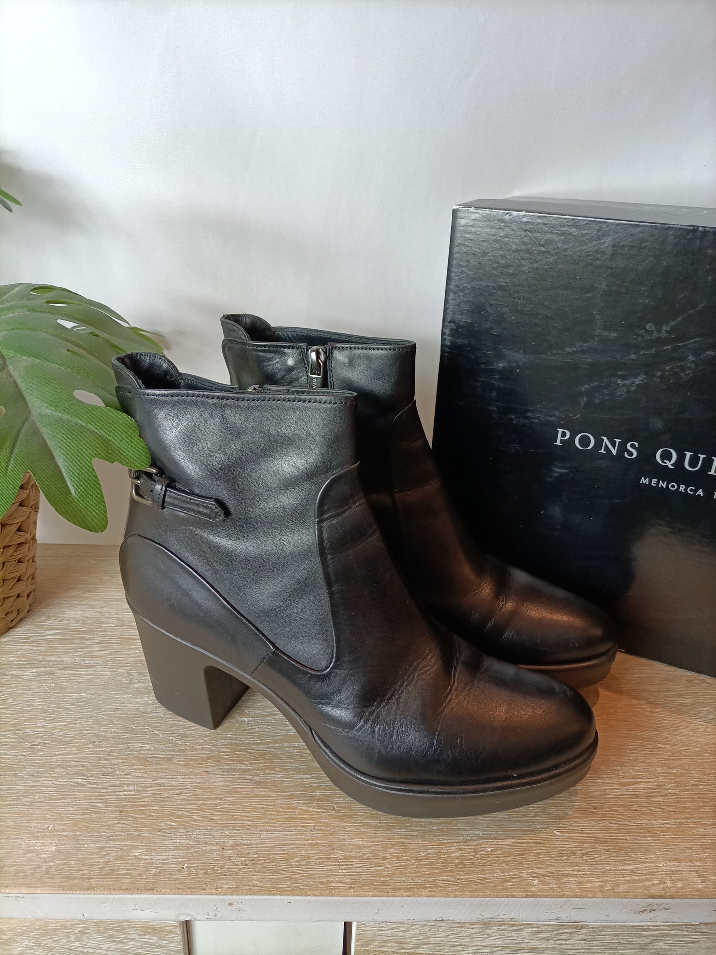 PONS QUINTANA. Botines piel negros  T 38