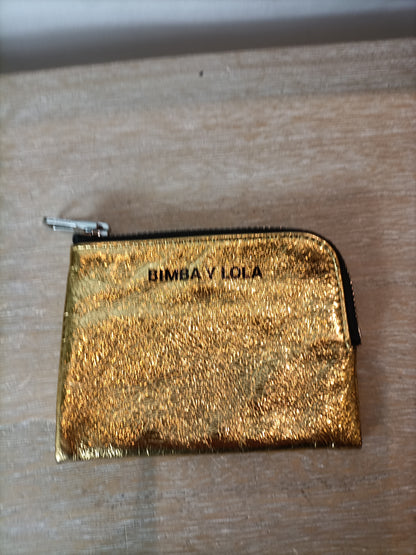 BIMBA Y LOLA. tarjetero dorado