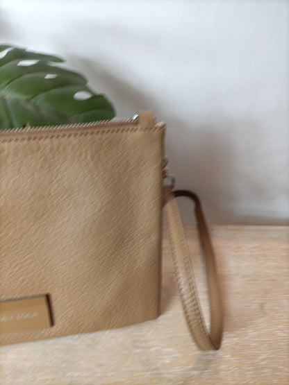 BIMBA Y LOLA. Bolso beige cartera
