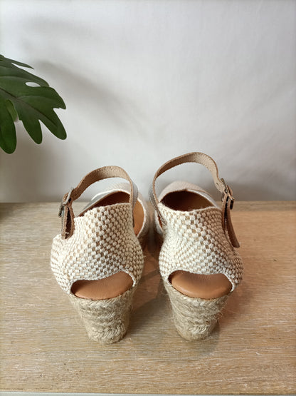 LARES. Cuñas esparto plateadas T.38