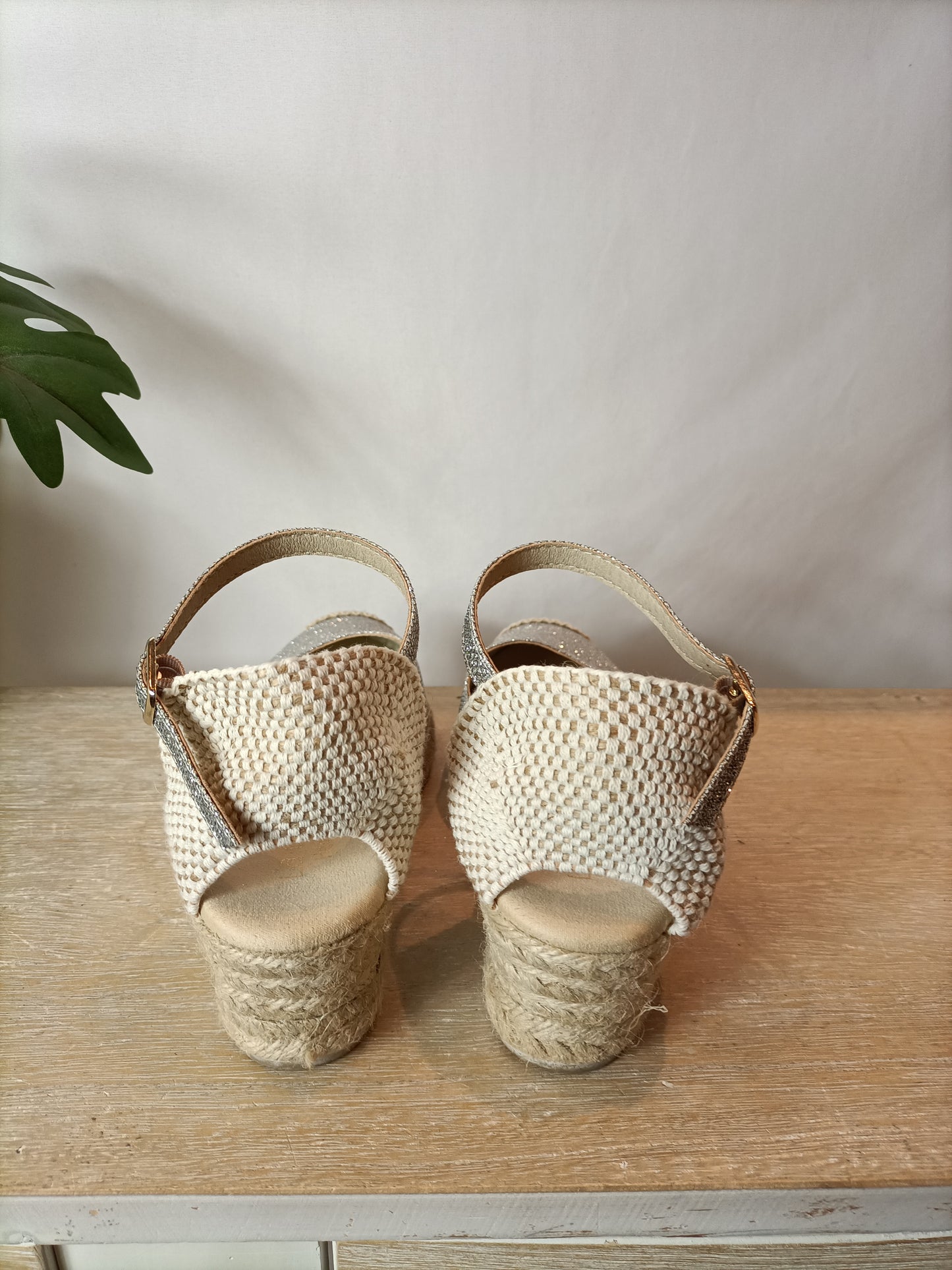 LA VIDA ROSA. Cuñas esparto plateadas T.38