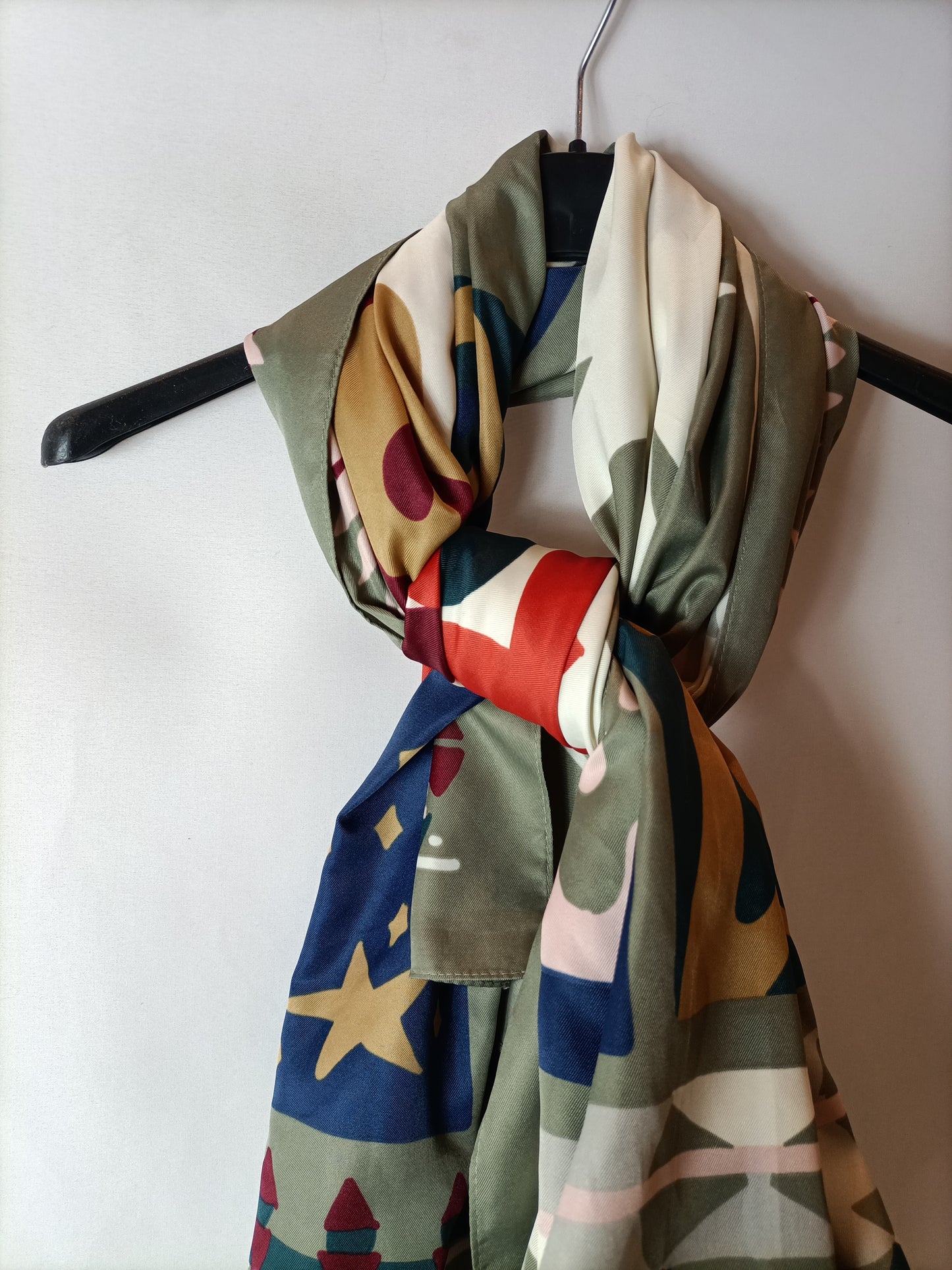 PARFOIS. Pañuelo verde estampado