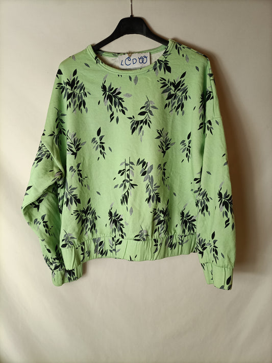 WENDY'S LITTLE HOUSE. Leaf-green sweatshirt