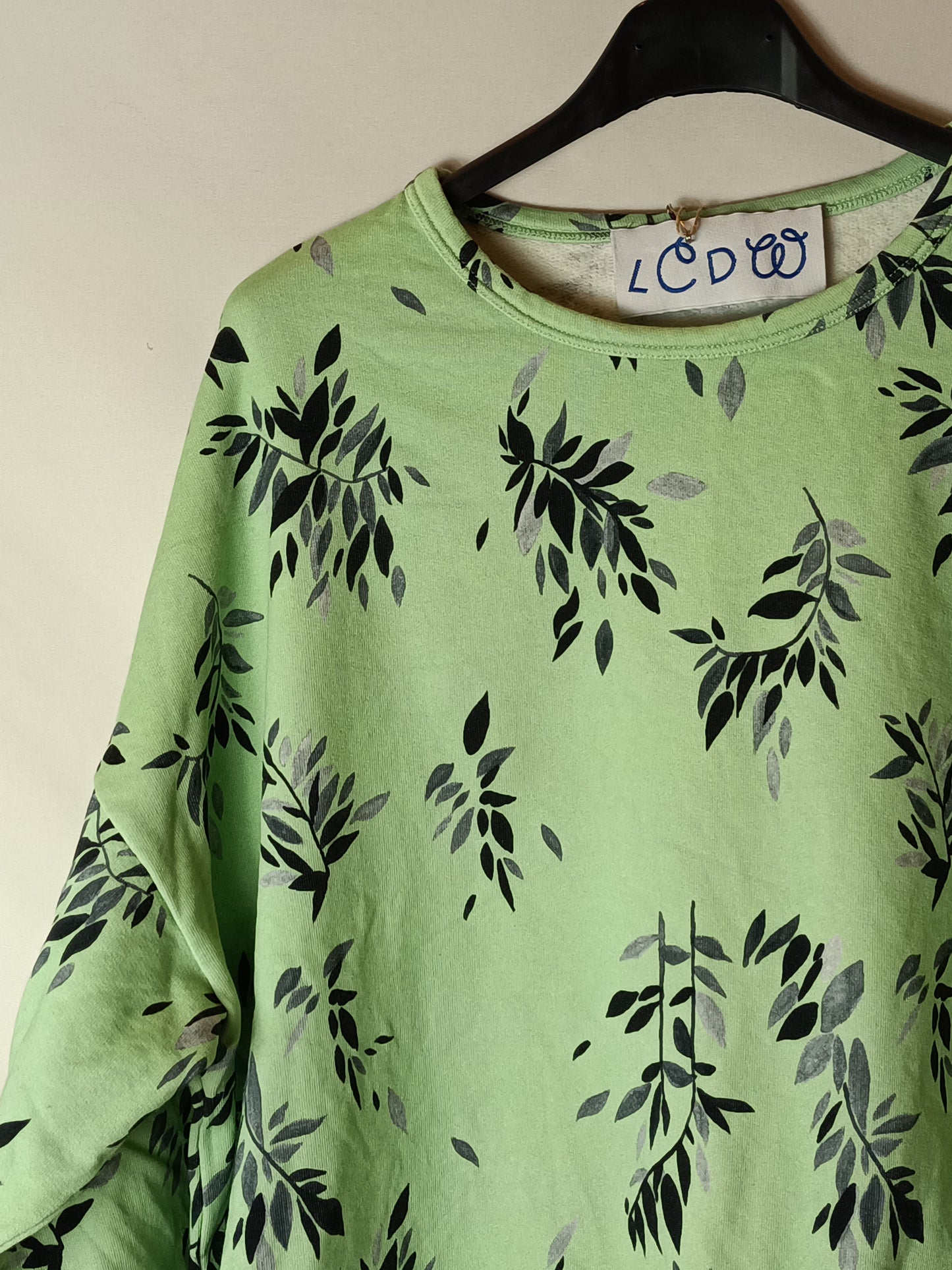 LA CASITA DE WENDY. Sudadera verde hojas