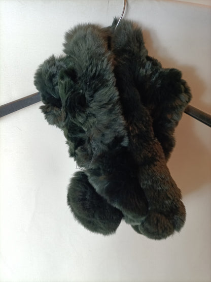 OTRAS. Cuello de pelo negro