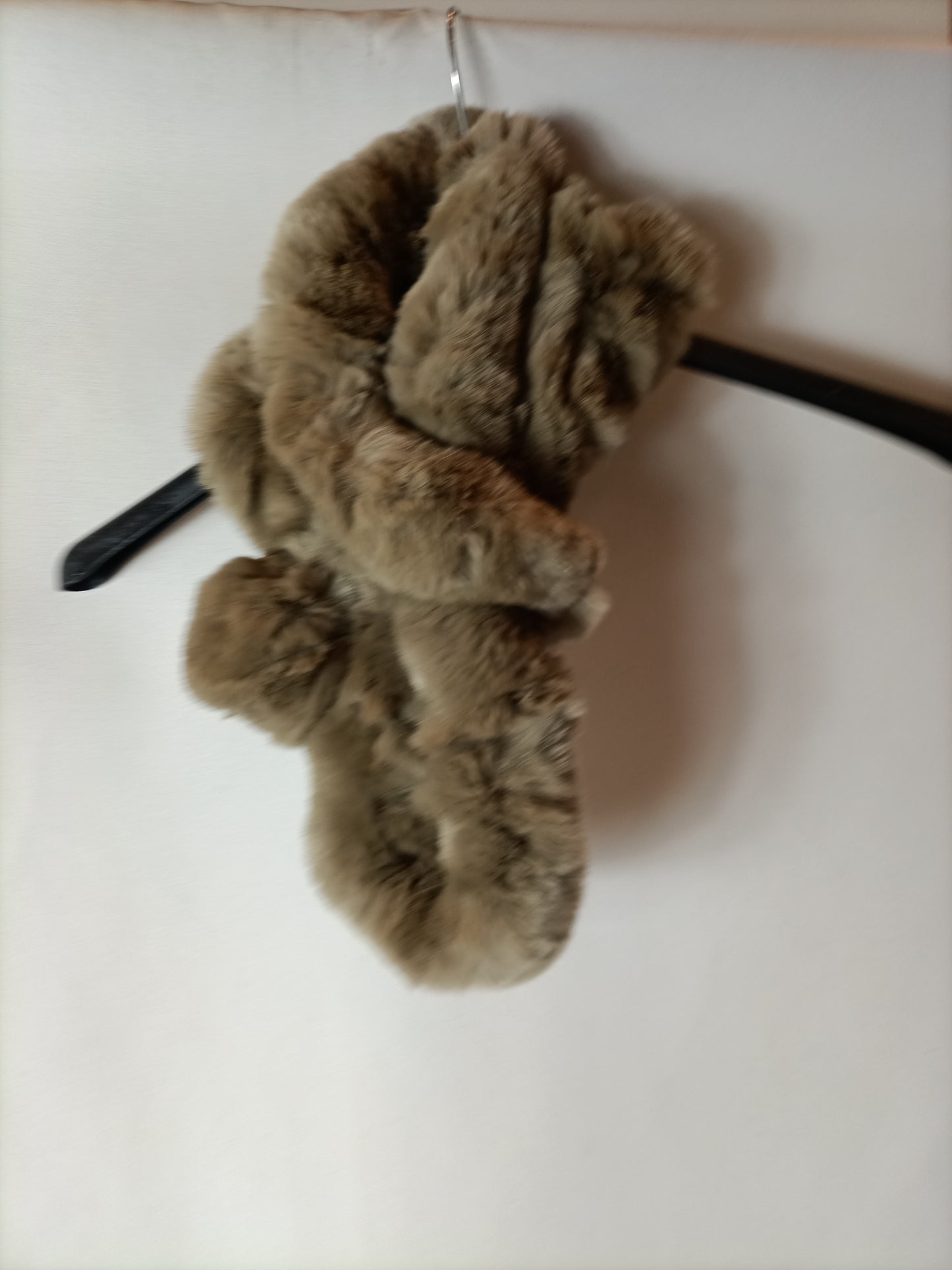 OTRAS. Cuello de pelo beige