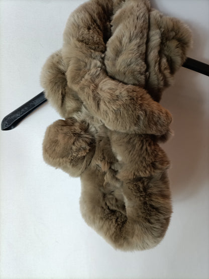 OTRAS. Cuello de pelo beige