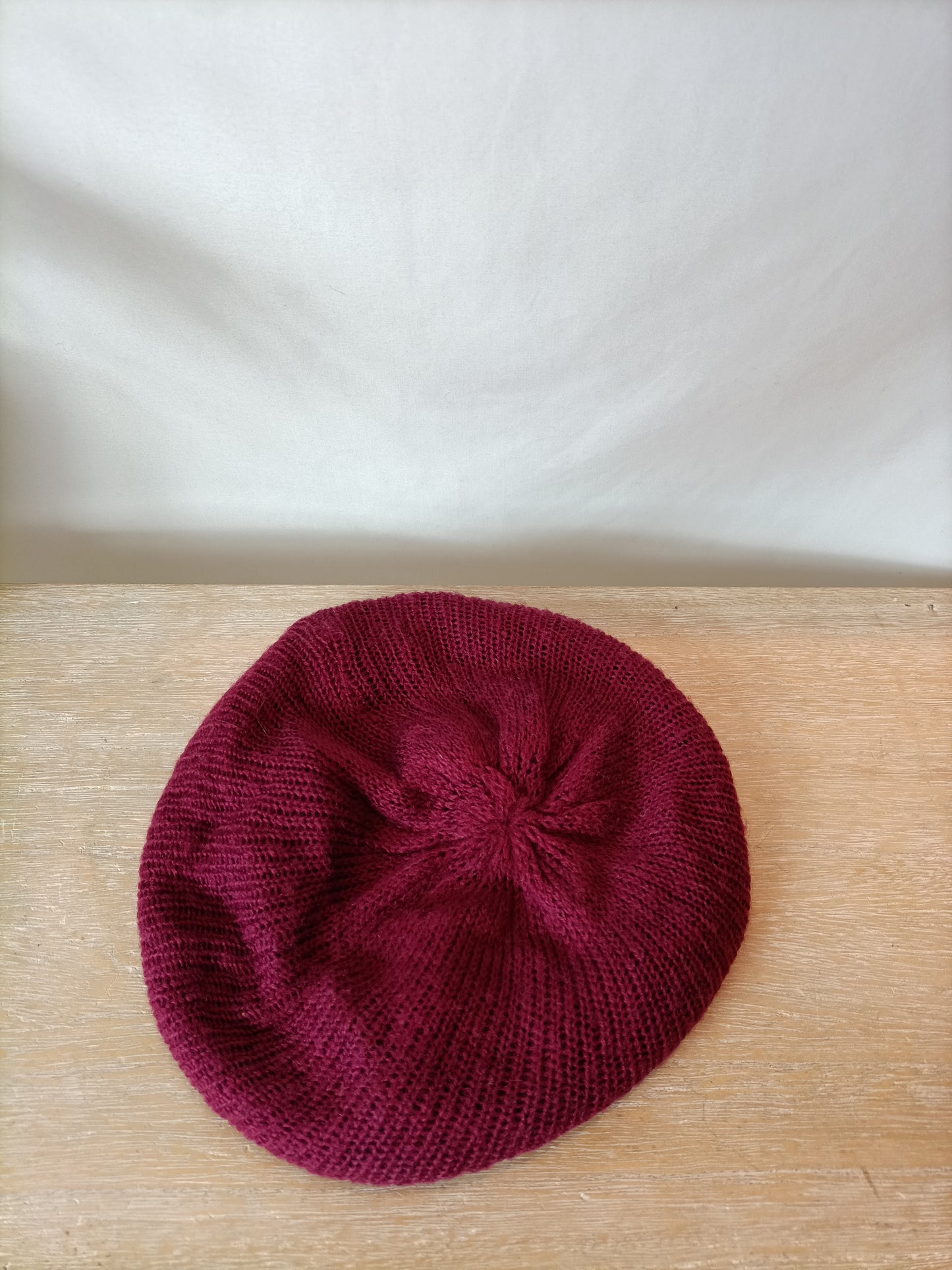 ADOLFO DOMÍNGUEZ. Gorro estilo boina