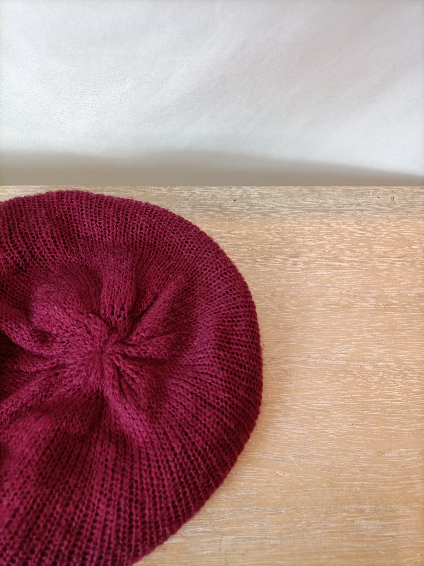 ADOLFO DOMÍNGUEZ. Gorro estilo boina