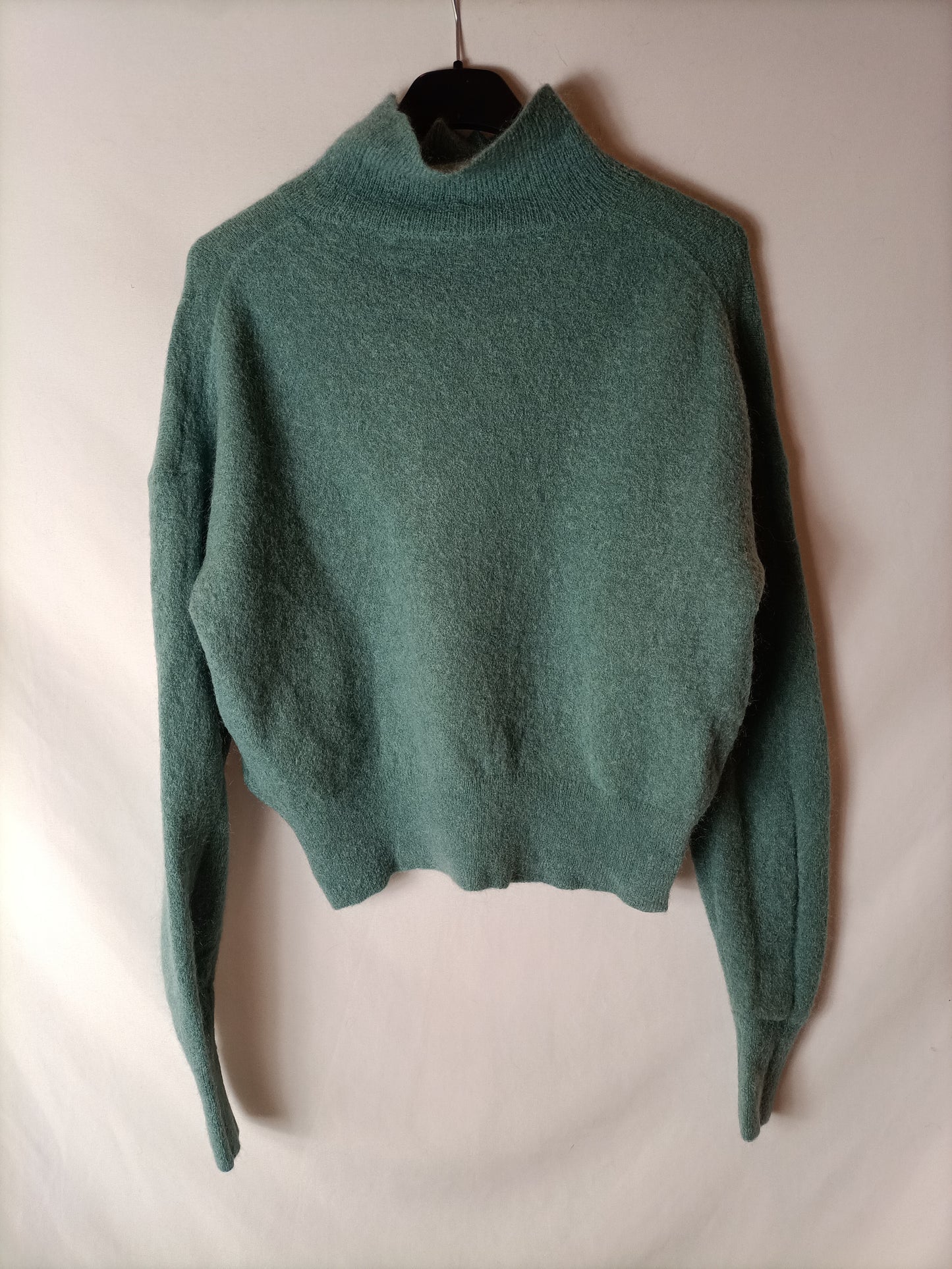 BIMBA Y LOLA. Short green Ts sweater