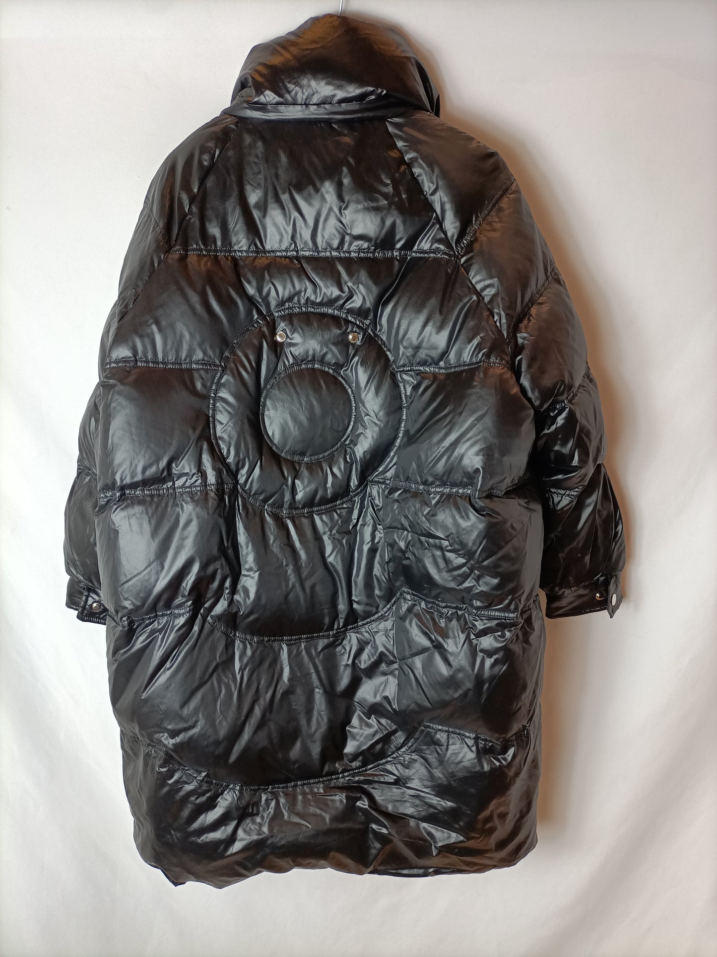 MICAICHSTUDIOS. Oversized black feathers. T.S.