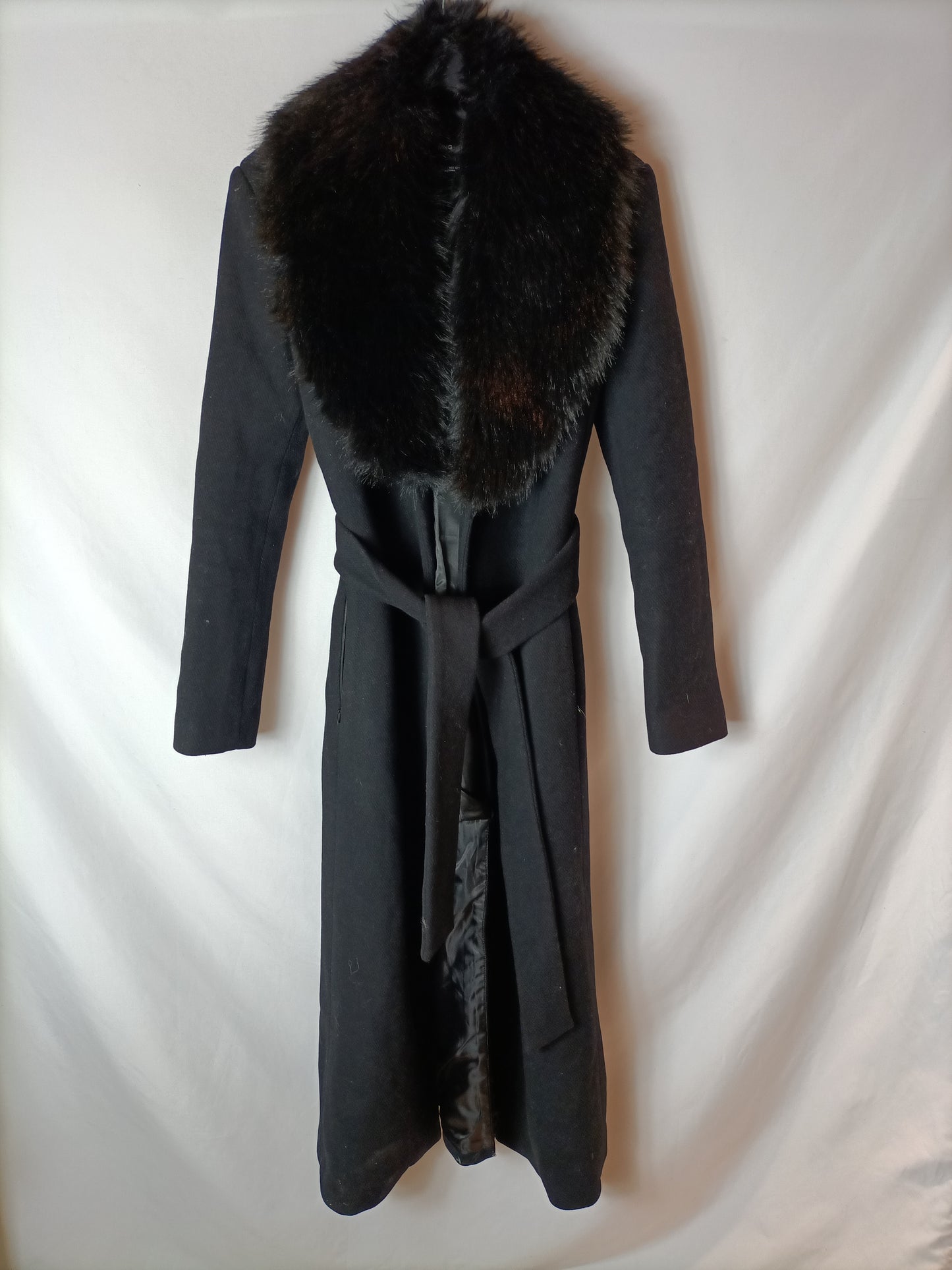 MANGO. Long black coat. TS