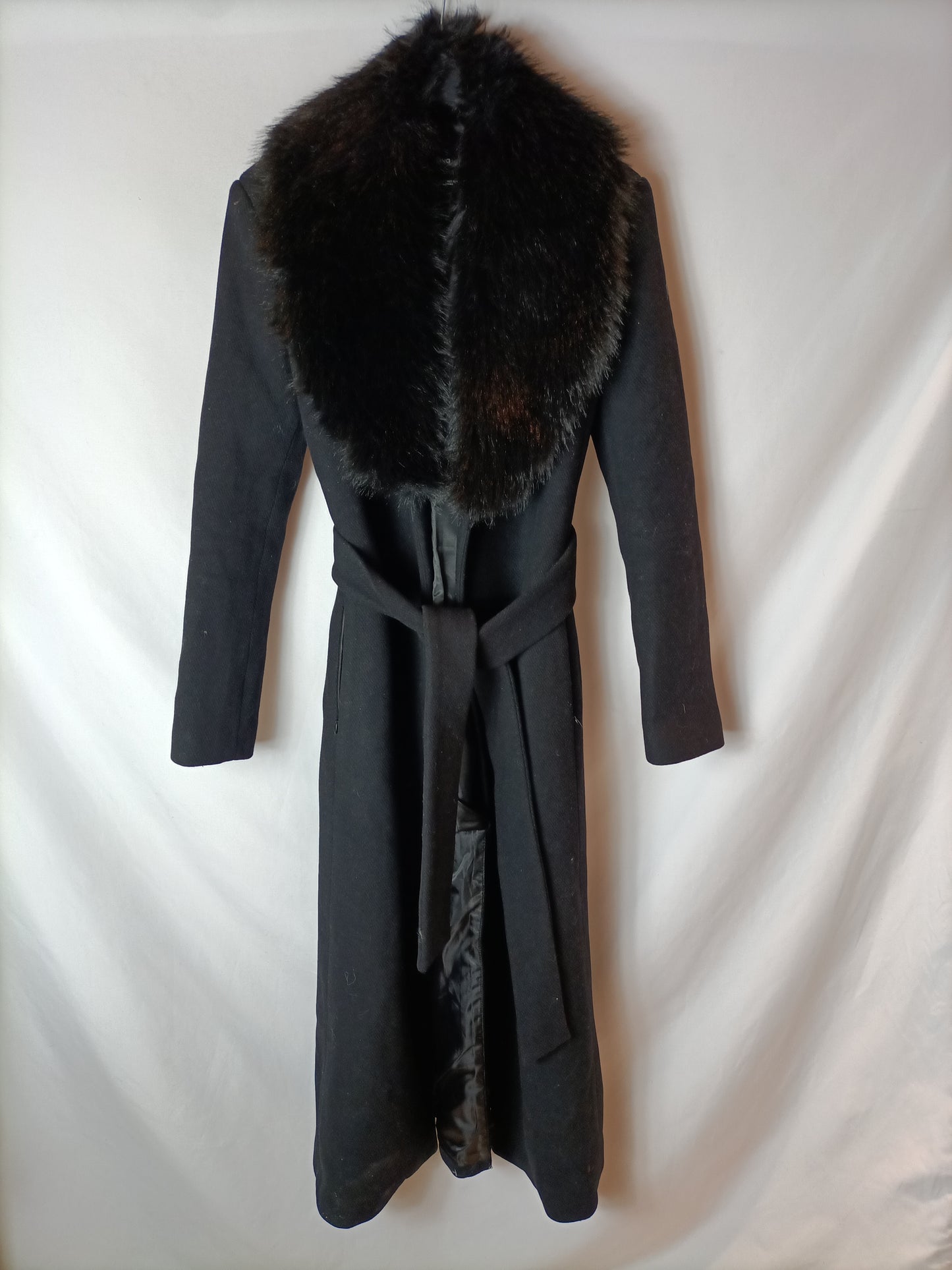 MANGO. Long black coat. TS