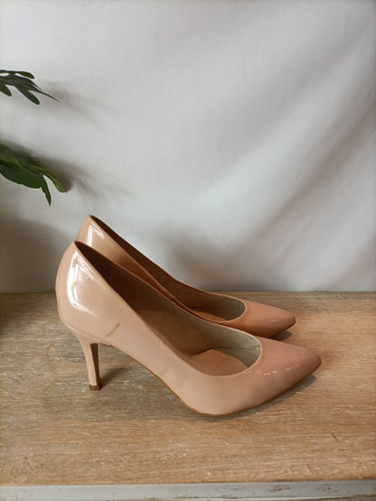 BUFFALO LONDON. Tacones rosa palo charol T 38 (tara)