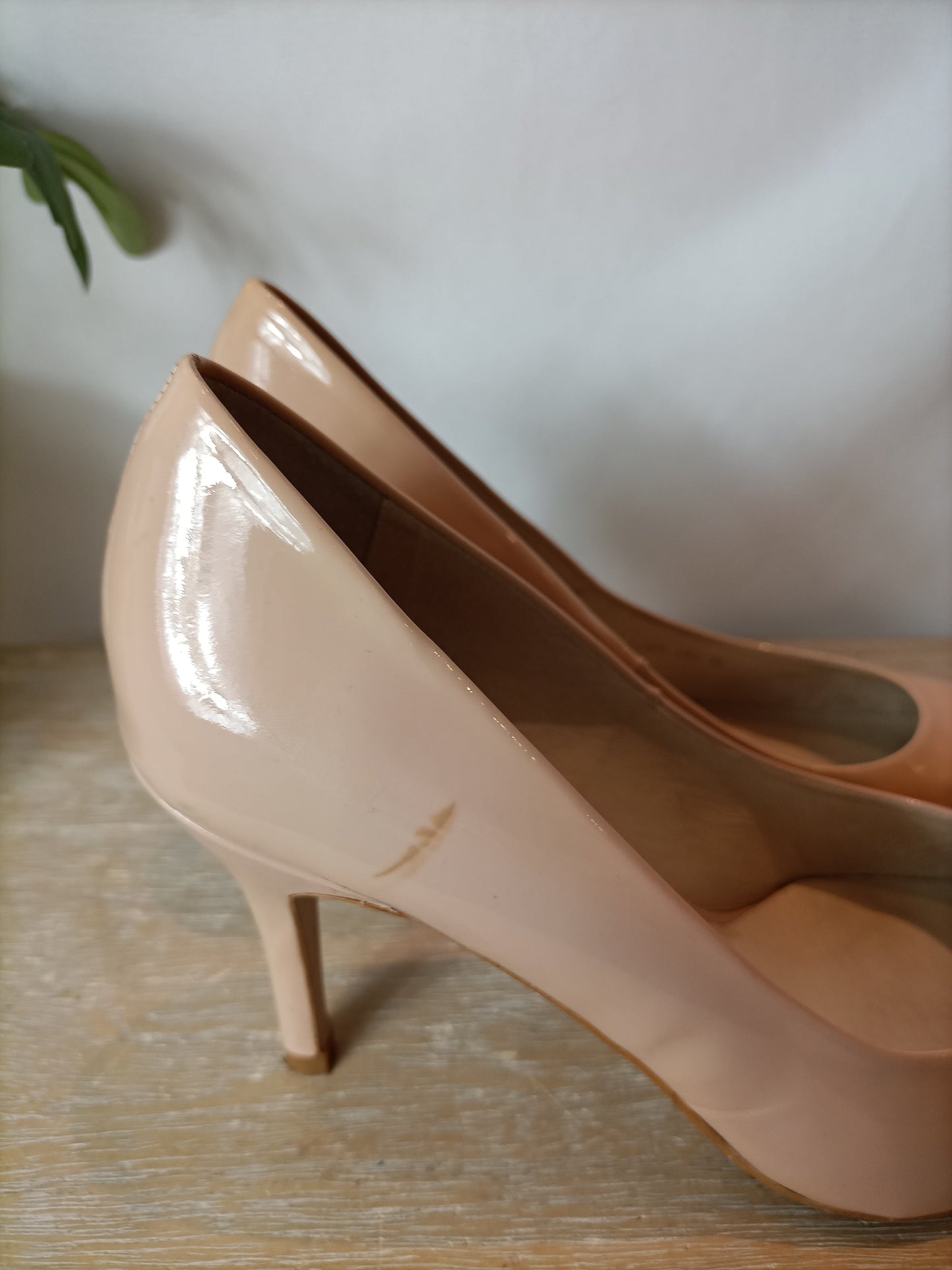 BUFFALO LONDON. Tacones rosa palo charol T 38 (tara)