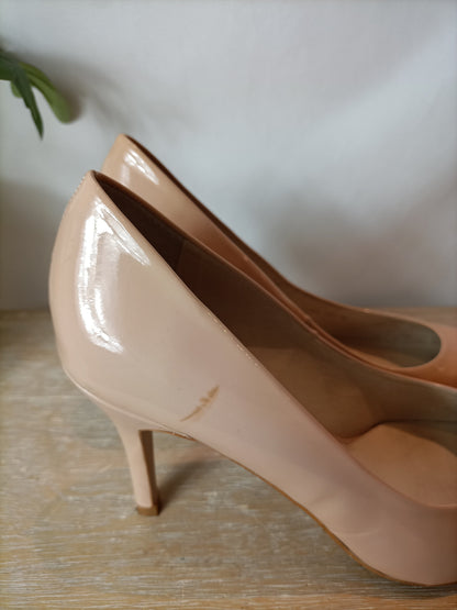 BUFFALO LONDON. Tacones rosa palo charol T 38 (tara)