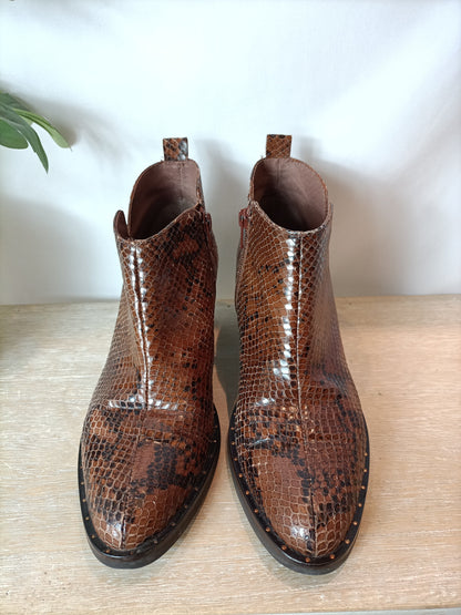 HISPANITAS. Crocodile-effect leather ankle boots. Size 38