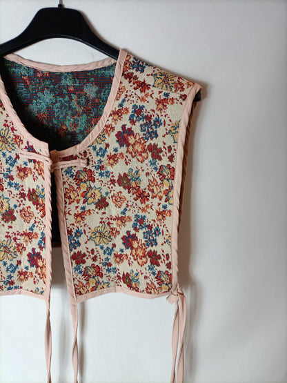 OTRAS. Chaleco cortito flores TU