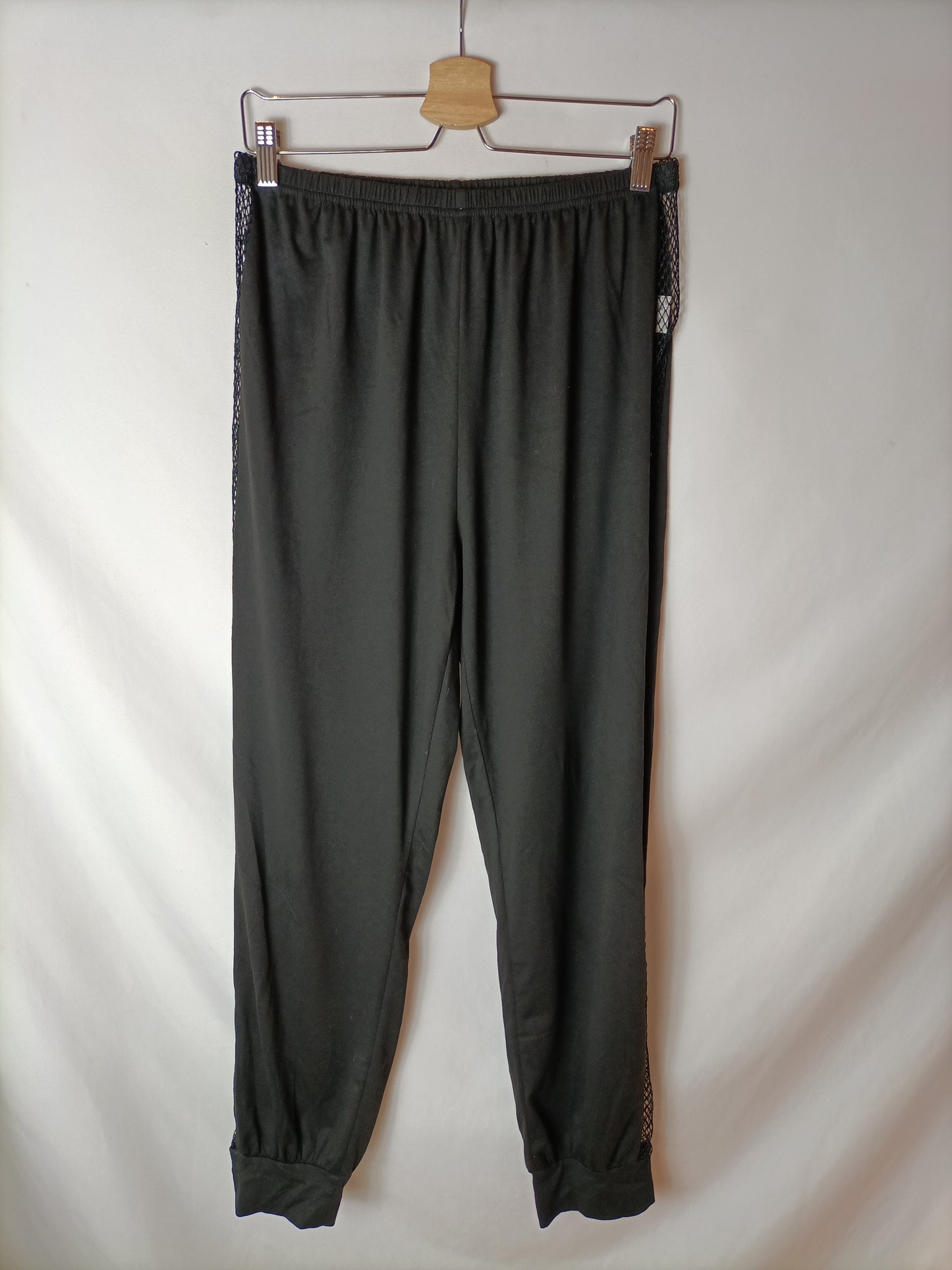 OTRAS. Total look negro rejilla T.l