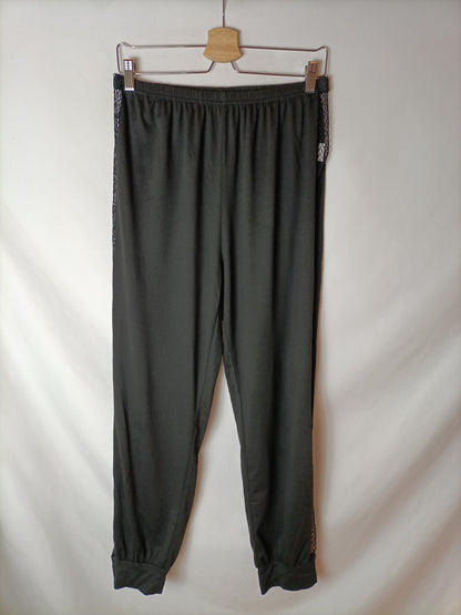 OTRAS. Total look negro rejilla T.l