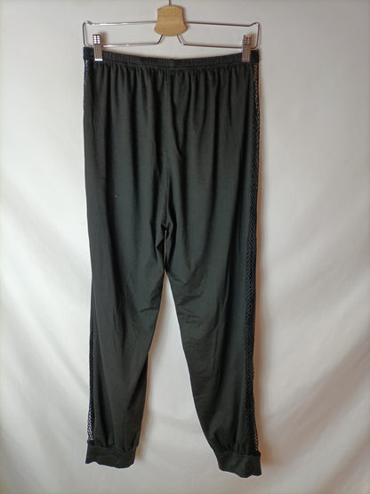 OTRAS. Total look negro rejilla T.l