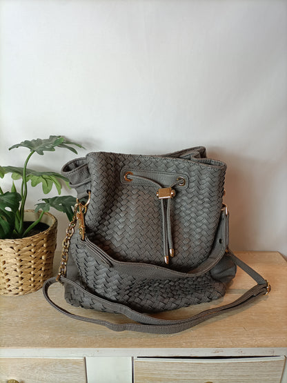 DEUX LUX. Bolso gris trenzado (tara)
