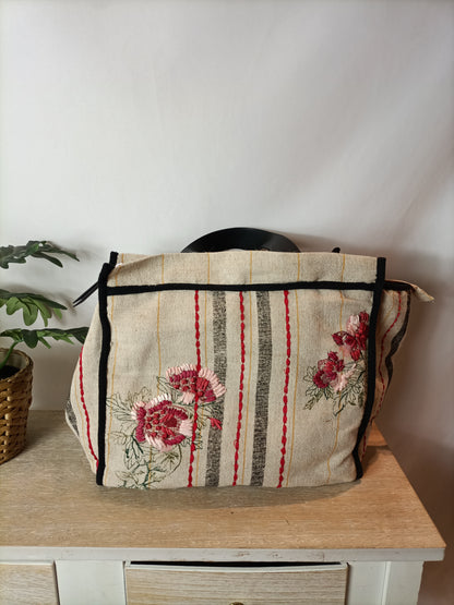 ZARA. Bolso shopper bordado