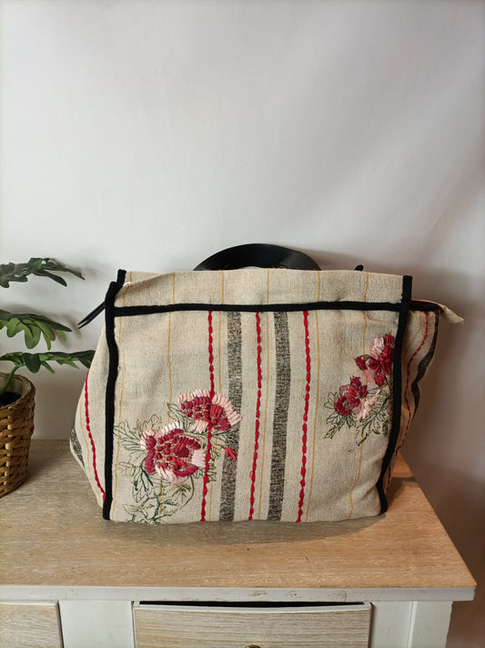 ZARA. Bolso shopper bordado