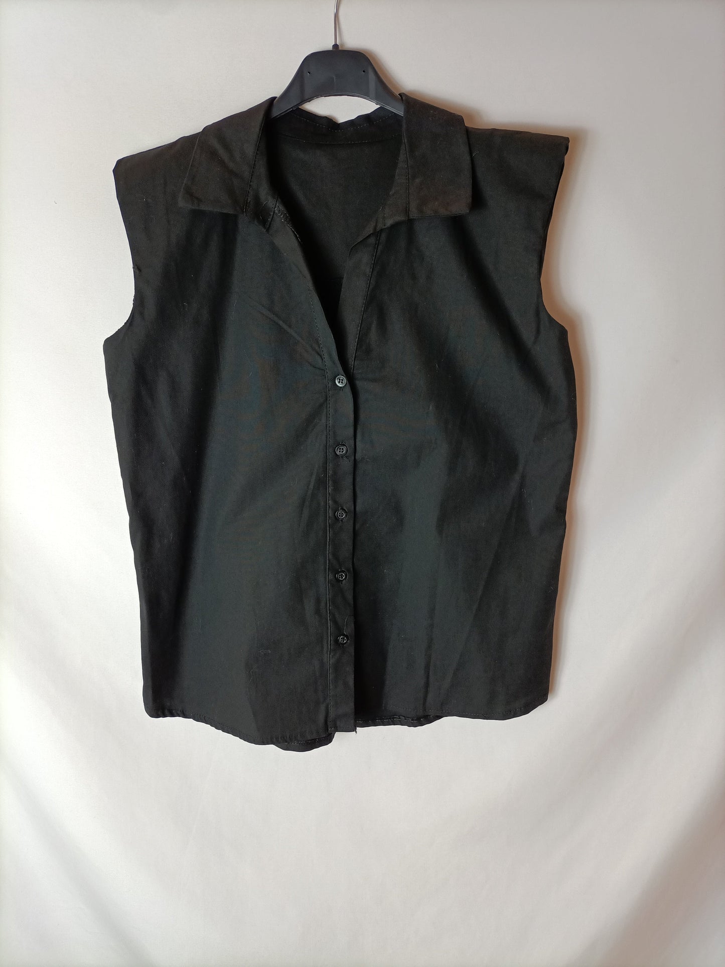 OTRAS. Camisa negra sin mangas. T S/M