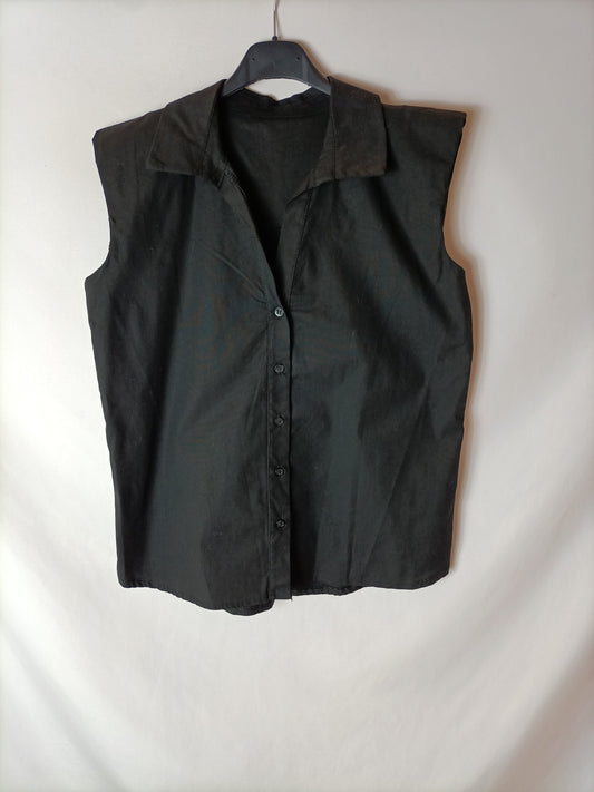 OTRAS. Camisa negra sin mangas. T S/M