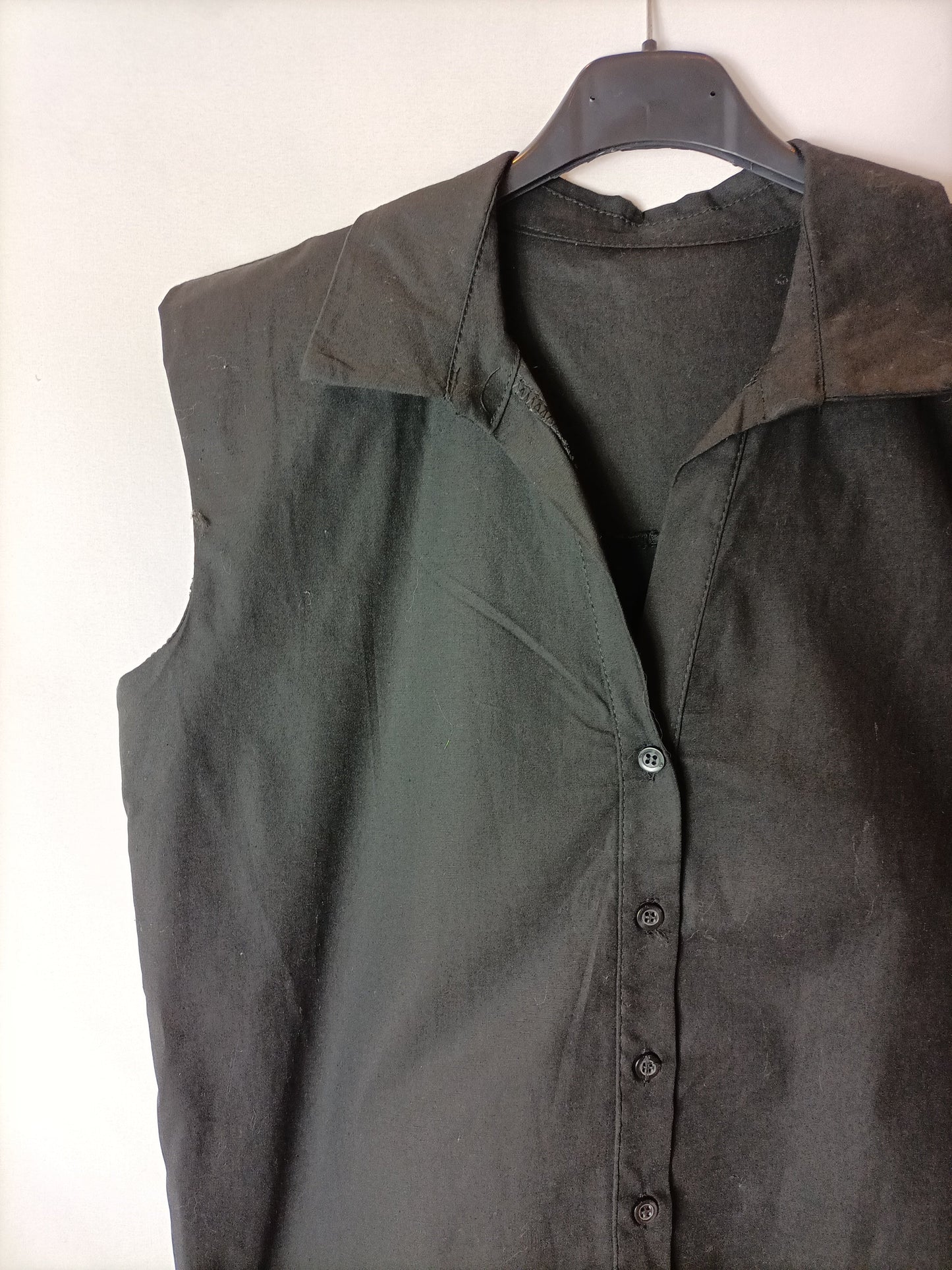 OTRAS. Camisa negra sin mangas. T S/M