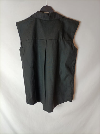 OTRAS. Camisa negra sin mangas. T S/M