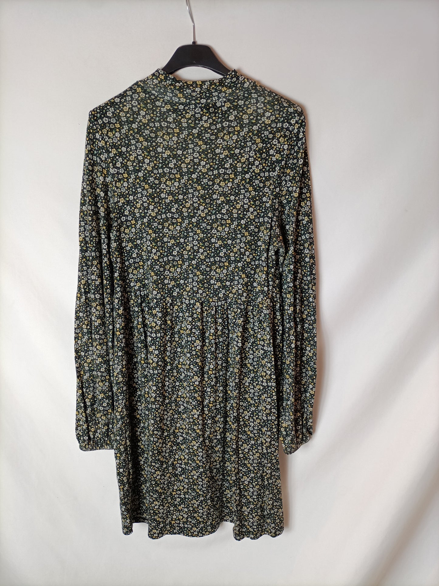 PULL&BEAR. Vestido negro flores pequeñas. T XS (M)