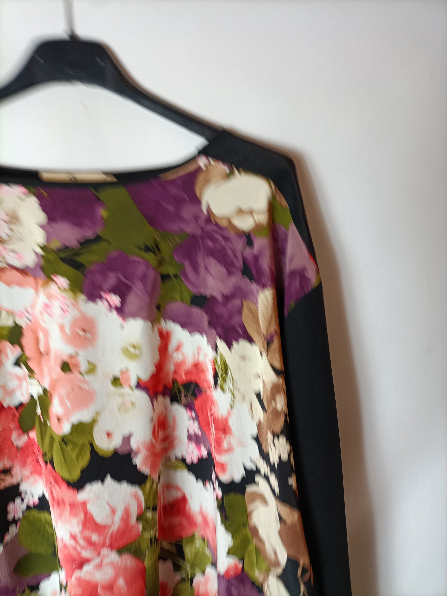 CHARLOTTE SPARRE. Tl two-tone blouse