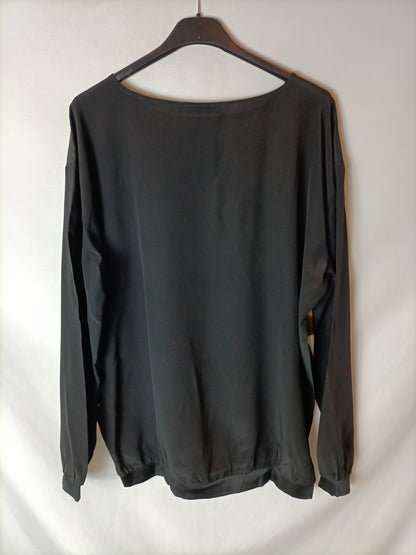 CHARLOTTE SPARRE. Tl two-tone blouse
